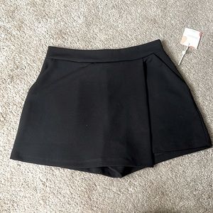 NWT Forever21 Black Skort